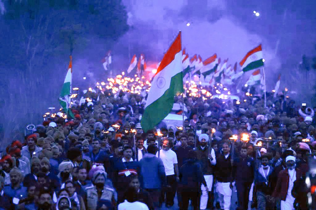 राहुल गाँधी देश के प्रधानमंत्री बने। ✊

समर्थन में रिट्वीट करते हुए विचार अवश्य रखें।