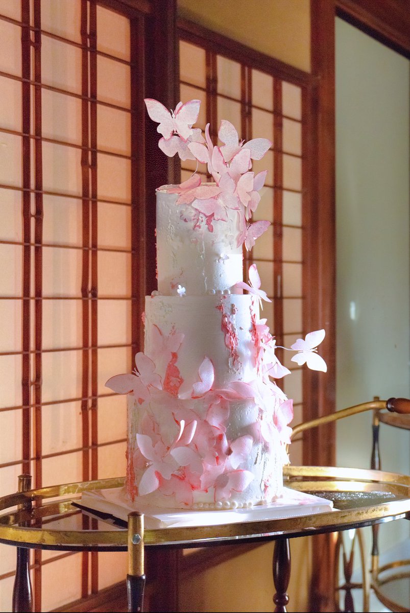 fbb_pics's tweet photo. Fan Bingbing’s birthday cake and bouquet this year.

#范冰冰 #FanBingbing

1.) https://t.co/GKwiRLUq1z

2.) https://t.co/z4CxvfUkCp https://t.co/mZfy619nKu