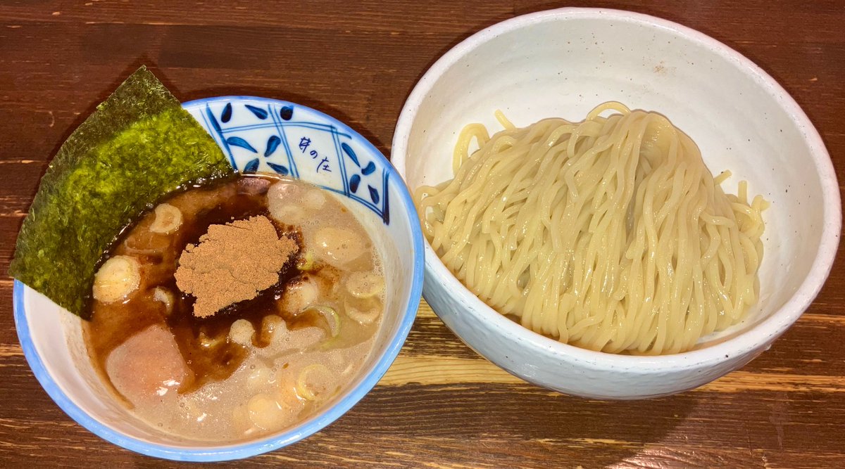 9月16日(火)は、西武池袋線/石神井公園駅の「麺処 井の庄」さん
大のお気に入りの濃厚魚介系のお店ですが、かなり久しぶりの訪店になってしまいました

「つけ麺」(普通盛り)をいただきました

濃厚魚介なのに酸味の強いつけ汁が主流の昨今、私は濃厚に徹したコチラの素晴らしさを再確認しました