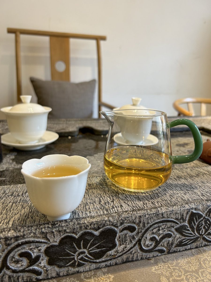 Magncsado's tweet image. 忙しい仕事の後にお茶を一杯味わえば、心がリラックスして、仕事の効率も倍増する。😁