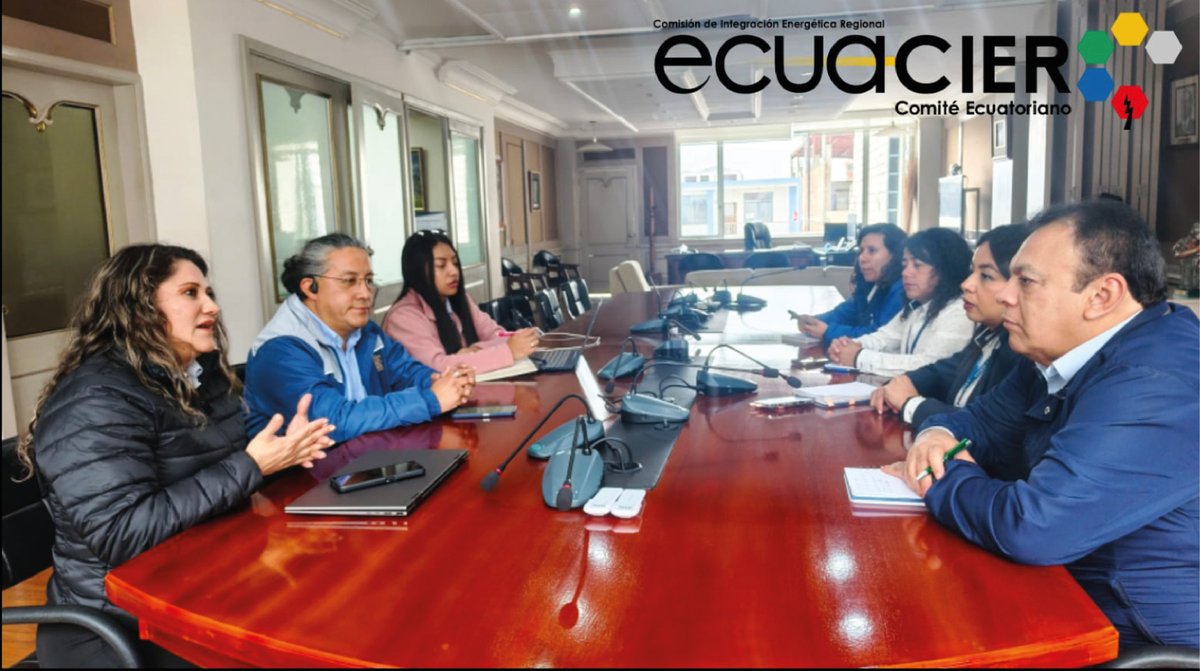 EcuacierEc's tweet photo. 🤝 La coordinación es clave.
Hoy se llevó a cabo la reunión de planificación del II Rodeo Nacional de Linieros en Loja, un evento que resaltará la destreza y compromiso de quienes garantizan la energía del país. ⚡👷♂️
#SomosConocimiento #ECUACIER #RodeoNacional #Linieros #Loja https://t.co/5Ln7ev0AJL