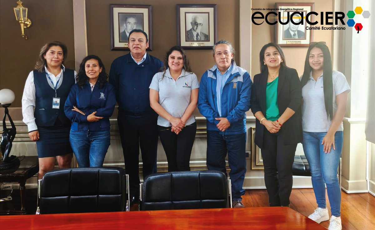 EcuacierEc's tweet photo. 🤝 La coordinación es clave.
Hoy se llevó a cabo la reunión de planificación del II Rodeo Nacional de Linieros en Loja, un evento que resaltará la destreza y compromiso de quienes garantizan la energía del país. ⚡👷♂️
#SomosConocimiento #ECUACIER #RodeoNacional #Linieros #Loja https://t.co/5Ln7ev0AJL