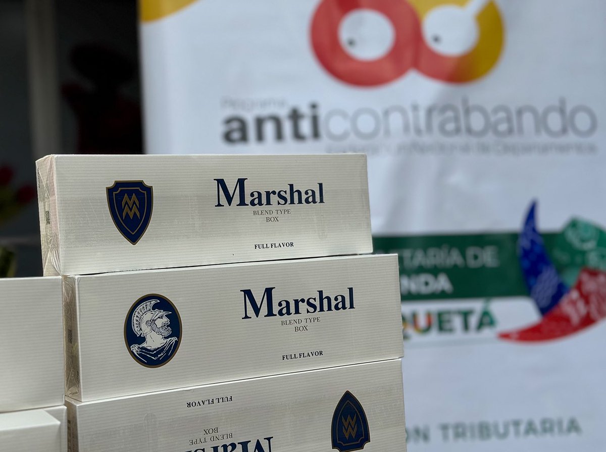 Más de 3.000 unidades ilegales de licor y cigarrillos fueron incautadas en Caquetá. Gracias al Ejército Nacional, nuestro Grupo Anticontrabando decomisó más de 500 botellas de licor y 2.500 cajetillas de cigarrillos de contrabando a la entrada del departamento.🧵