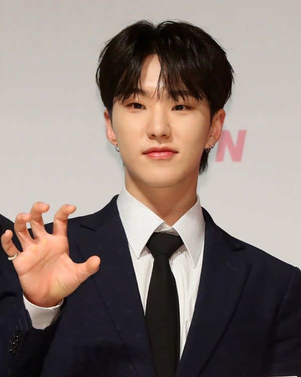 Hoshi (Seventeen) hari ini berangkat wajib militer

m.entertain.naver.com/now/article/11…