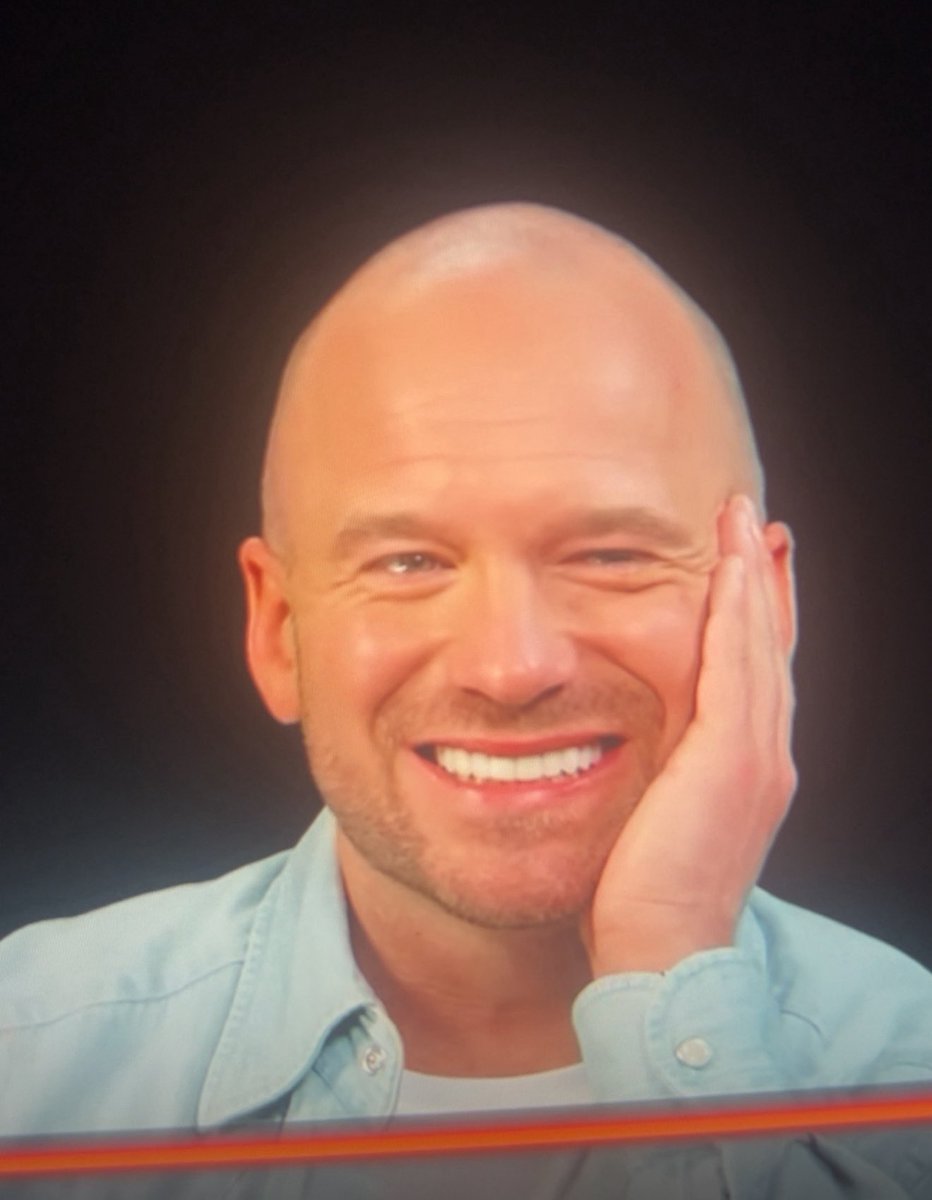 <a href="/kirawontmiss/">kira 👾</a> This is how he looked at her 😭