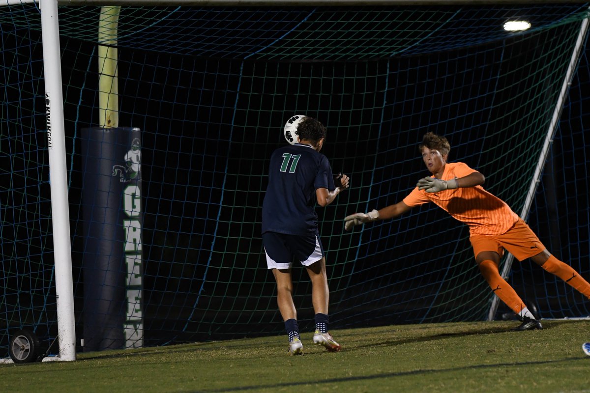 777Lambster's tweet photo. @G_L_ATHLETICS @G_L_BOOSTERS @G_L_MSOCCER 

Great team effort for the victory against Middle Creek. 

Tyler Pidgeon with the game winner. 

Go Gators! ⚽🐊

🧵 1/2 https://t.co/5COavol7kg