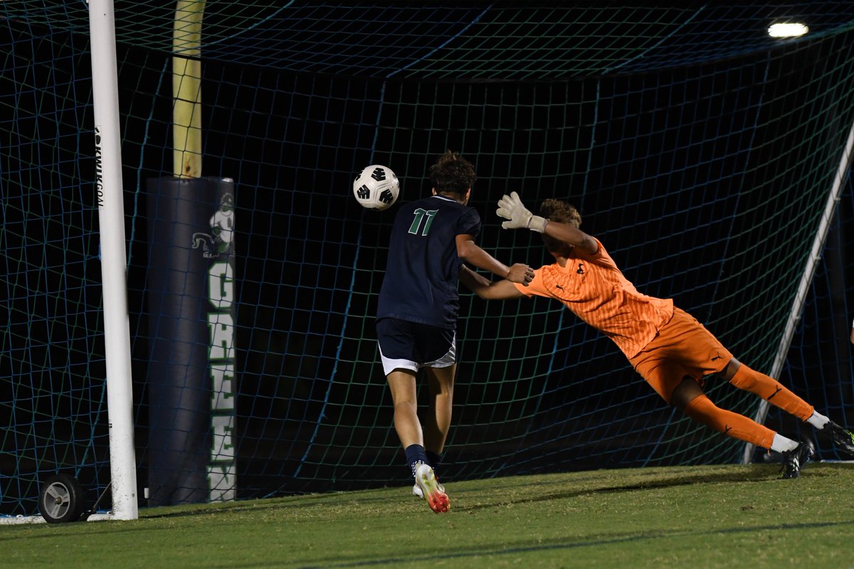 777Lambster's tweet photo. @G_L_ATHLETICS @G_L_BOOSTERS @G_L_MSOCCER 

Great team effort for the victory against Middle Creek. 

Tyler Pidgeon with the game winner. 

Go Gators! ⚽🐊

🧵 1/2 https://t.co/5COavol7kg