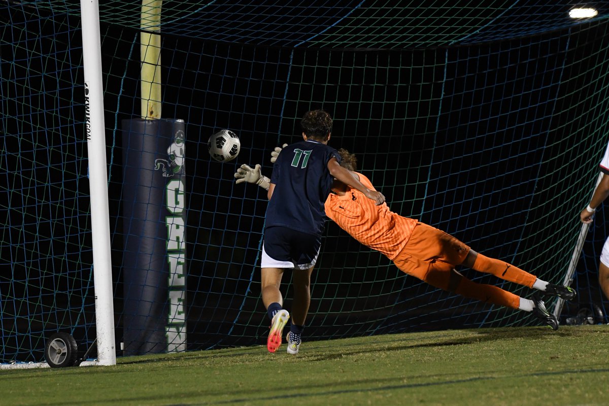 777Lambster's tweet photo. @G_L_ATHLETICS @G_L_BOOSTERS @G_L_MSOCCER 

Great team effort for the victory against Middle Creek. 

Tyler Pidgeon with the game winner. 

Go Gators! ⚽🐊

🧵 1/2 https://t.co/5COavol7kg