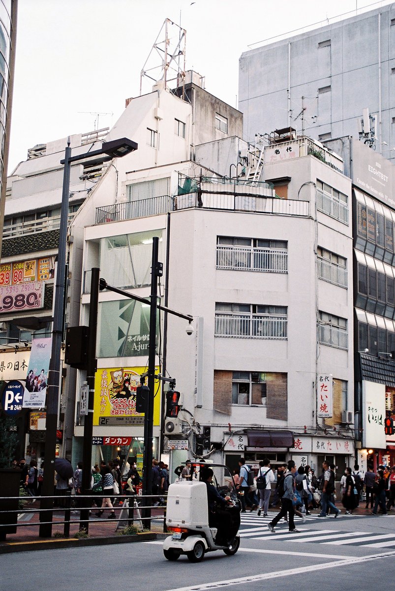 #9610

takeuchiitsuka.com/9610-46439.html

Copyright © Takeuchi Itsuka. All Rights Reserved.

 #フィルム #フィルム写真 #film  #35mm #streetphotography #streetscene #cityscape