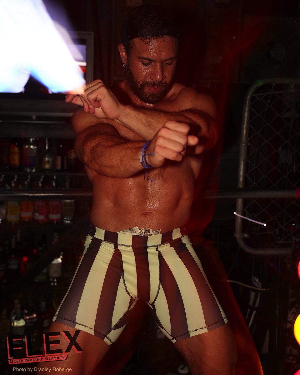 FlexPartySF's tweet image. Luke at FLEX 11/29/2024. #muscleworship #muscleappreciation #musclefetish #touchmymuscles #flex