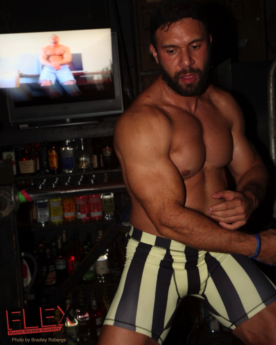 FlexPartySF's tweet image. Luke at FLEX 11/29/2024. #muscleworship #muscleappreciation #musclefetish #touchmymuscles #flex