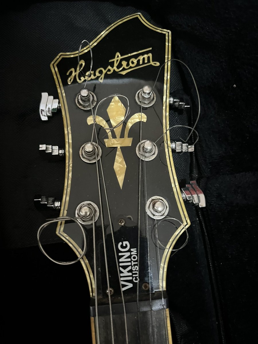 Dijual buat beli semen ama pasir, monggo yang minat di gas, cocok buat musrik blek metal.