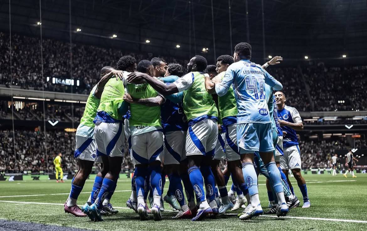 DiarioGols's tweet photo. 5 MESES SEM PERDER FORA DE CASA

Cruzeiro completa 12 jogos (8V) sem perder como visitante na temporada. Última derrota longe de casa foi contra o Palestino, na Sul-Americana.

1x1 Mushuc Runa
4x0 Sport
3x0 Vila Nova
2x0 Fortaleza
0x0 Vitória
2x0 Fluminense
0x0 Corinthians
2x0 Botafogo
2x0 CRB
1x1 Mirassol
2x0 Atlético-MG
2x1 Bahia

12 jogos, 8 vitórias e 4 empates, 21 gols marcados e 3 sofridos.