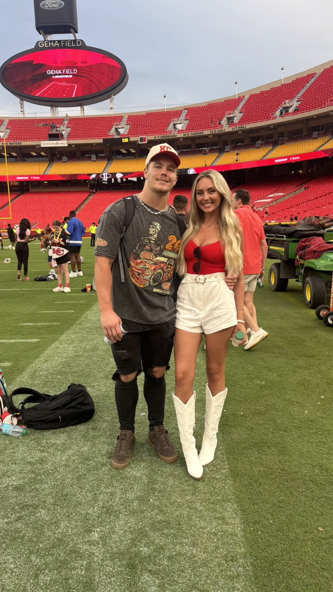 berry_steele's tweet photo. Had the best time cheering on our Kansas City Chiefs! Huge thank you to Randi Mahomes for hosting the most amazing brunch for the KC Chiefs mom’s. We had a wonderful time and got the BEST goodie bags ever!! A day I’ll remember forever!
❤️💛🏈🙏 https://t.co/paSf8vsEfX