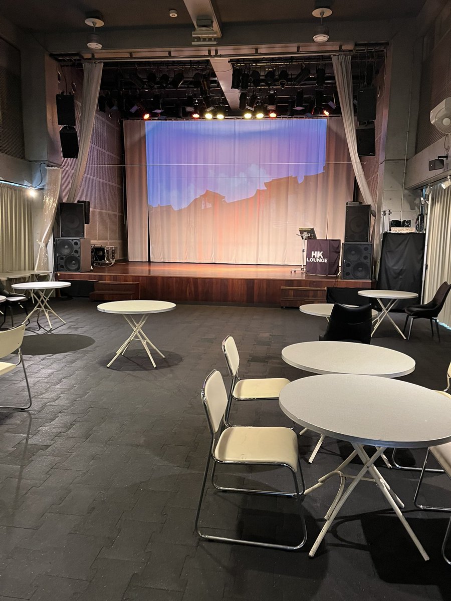 hklounge6f's tweet photo. ９月１６日（火）
おはようございます、久保です。
本日は昼カラオケの日🎤です。
フリータイムなら歌い放題、飲み放題で¥2000とお得ですよ(^^)
ソフトドリンクのみなら¥1000です！
本格的なステージで気分はスターになれます♪♪

それでは、皆様のご来店をお待ちしております。 https://t.co/Ct21qMo67r