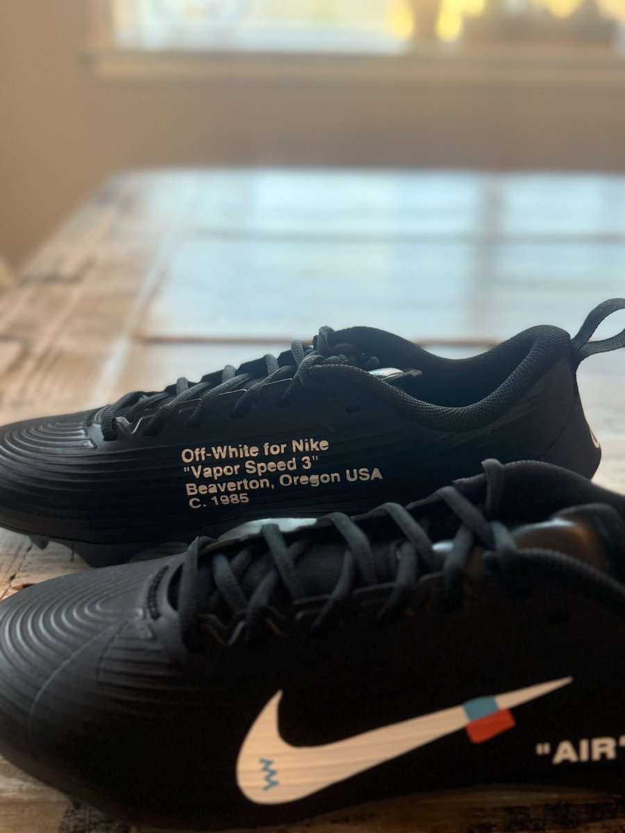 jagger_mcewen's tweet photo. Thank you @GridironCleats for the 🔥 Off Whites! Looking forward to wearing them! https://t.co/mq5cXo7Q7H