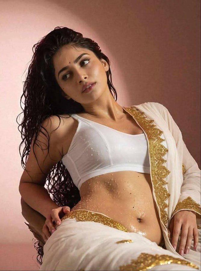 G07fUCGboAIVlYj?format=jpg&name=900x900