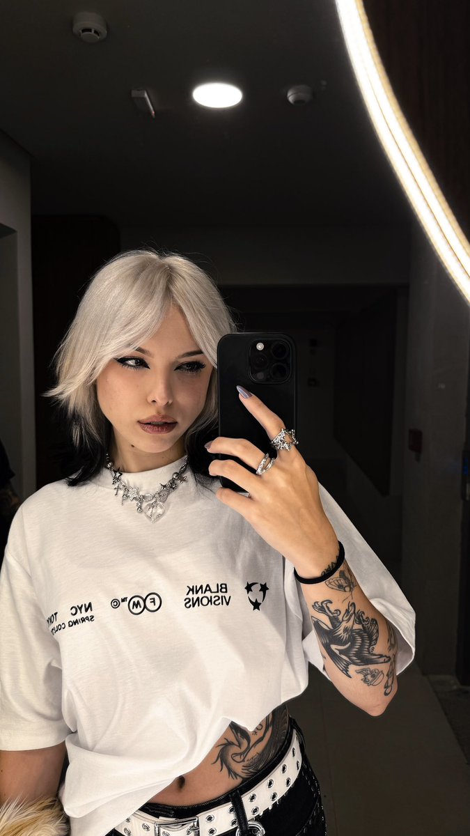 mari 💋🪩 at kissco tweet media