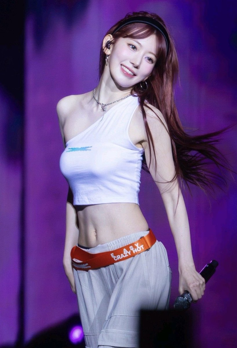 sakurathinkr's tweet photo. body card is so insane https://t.co/CoFHX54bwK