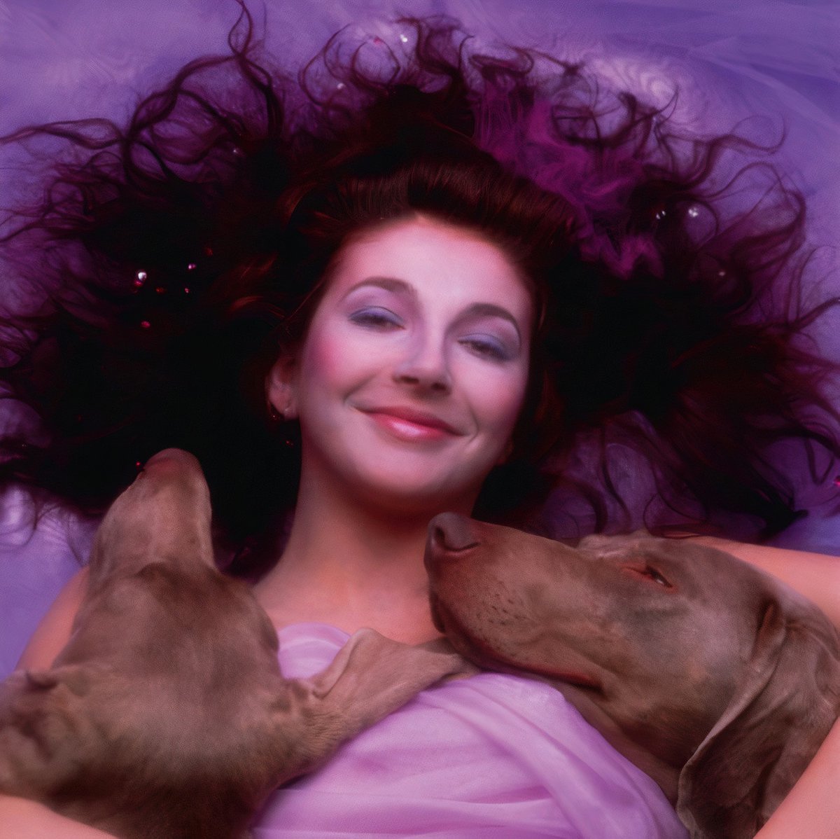 40 yrs ago today, Kate Bush released her iconic album 𝐇𝐨𝐮𝐧𝐝𝐬 𝐨𝐟 𝐋𝐨𝐯𝐞. A record that saw her balance accessible songwriting with cocencptual storytelling &amp; innovative production. It's one of the most influential legendary albums in music history.