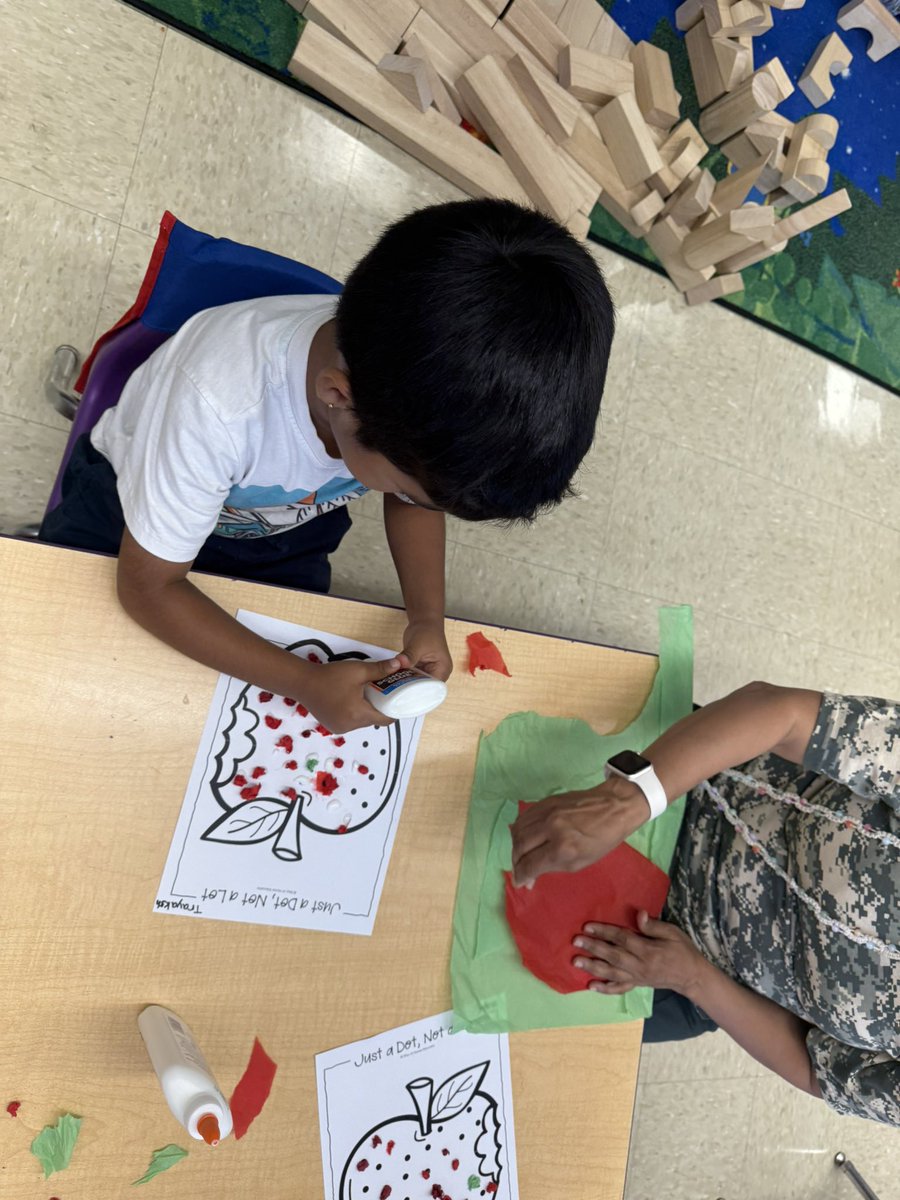 MissVatLP's tweet photo. Room 8 is working on fine motor skills and learning how to use wet glue! Just a dot, not a lot! 🍎 #Room8isGreat #EveryDayCountsInNBTPK https://t.co/1tswXb4Pob