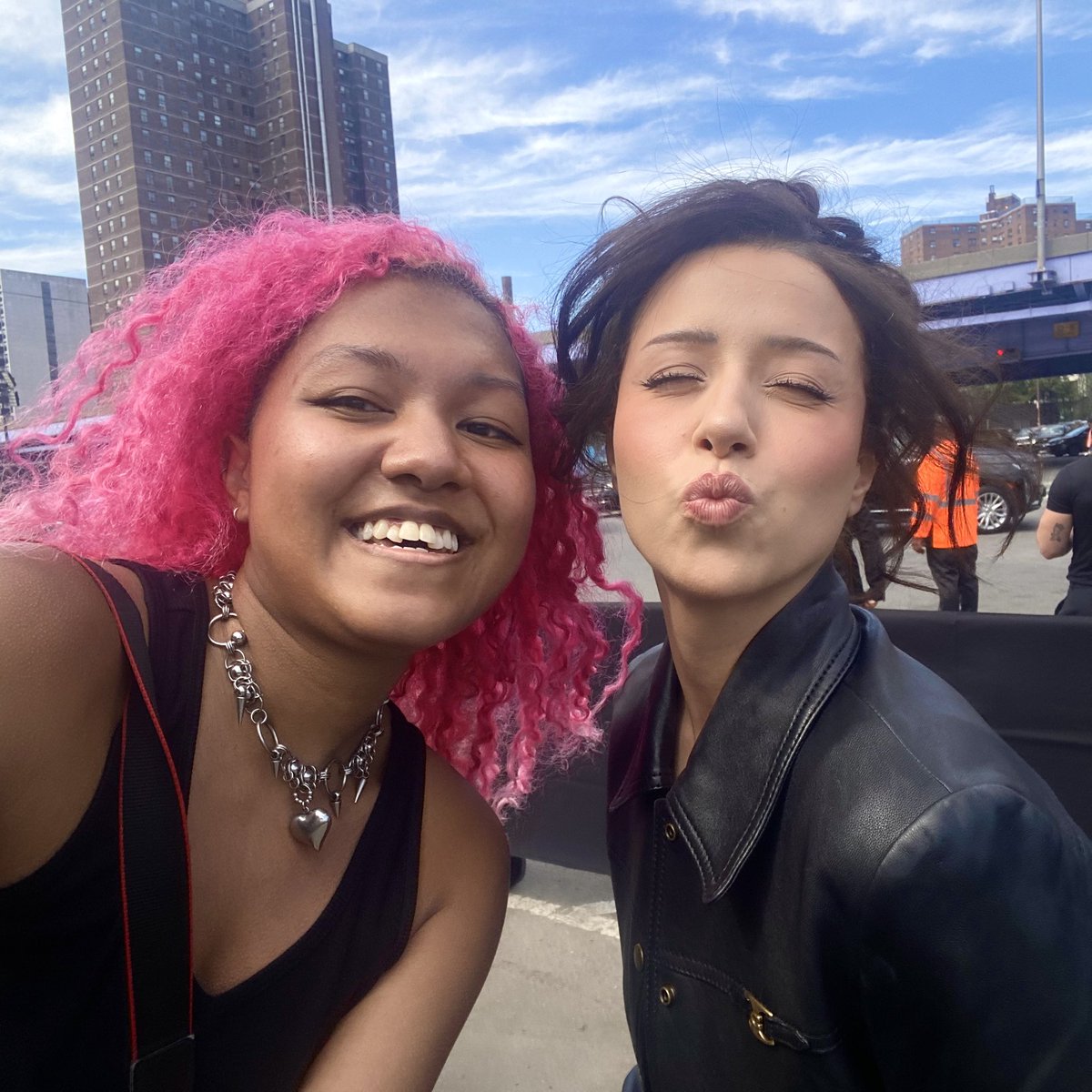 radiyance's tweet photo. Forgot how to properly smile because I was such in shock to see @Valkyrae and @pokimanelol show up at Coach 😭😭🩷

Ty for the selfie 💕

#Coach #coachnyfw #nyfw #pokimane #valkyrae https://t.co/Lr2hUoz5gW