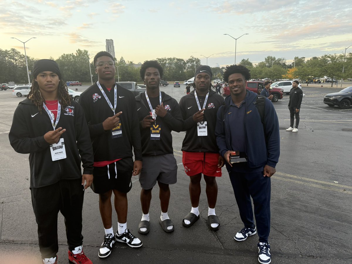 I had a great visit with the rockets Saturday with my brothers 🚀 #blessed #AGTG <a href="/Antonio30Ball/">Antonio Stevens</a> <a href="/ShadDavis15/">Shad Davis</a> <a href="/AmareMitchell2/">Amare (AJ) Mitchell</a>