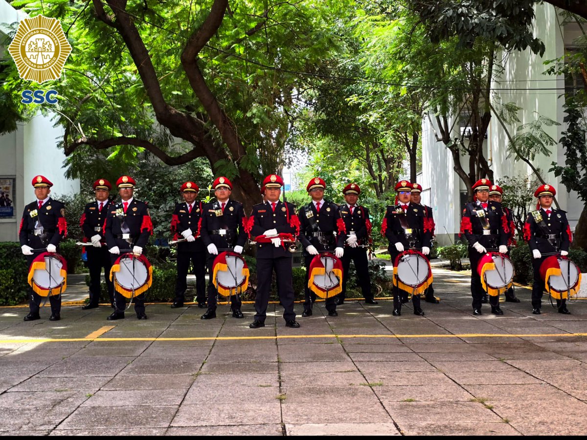 PBI_SSC's tweet photo. En el marco del 215° aniversario de la #IndependenciaDeMéxico, la #BandaDeGuerra y la #Escolta de la #PBI de la @SSC_CDMX participaron en la ceremonia de honores a la bandera en el #CEMEPA en @TlalpanAl, recordando el sacrificio y la lucha por nuestra libertad. https://t.co/ZuOuGvkCij