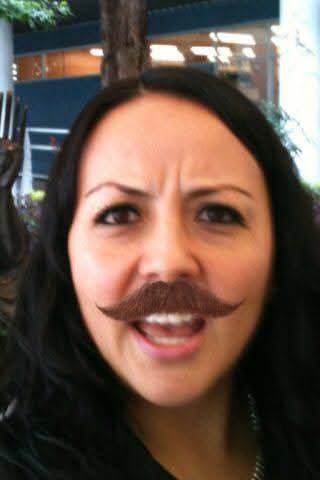 Mexicanos preparándose para verse mexicanos, en una noche mexicana en México, para comer comida mexicana.
😊🇲🇽🥳
#VivaMéxico cabrones!!