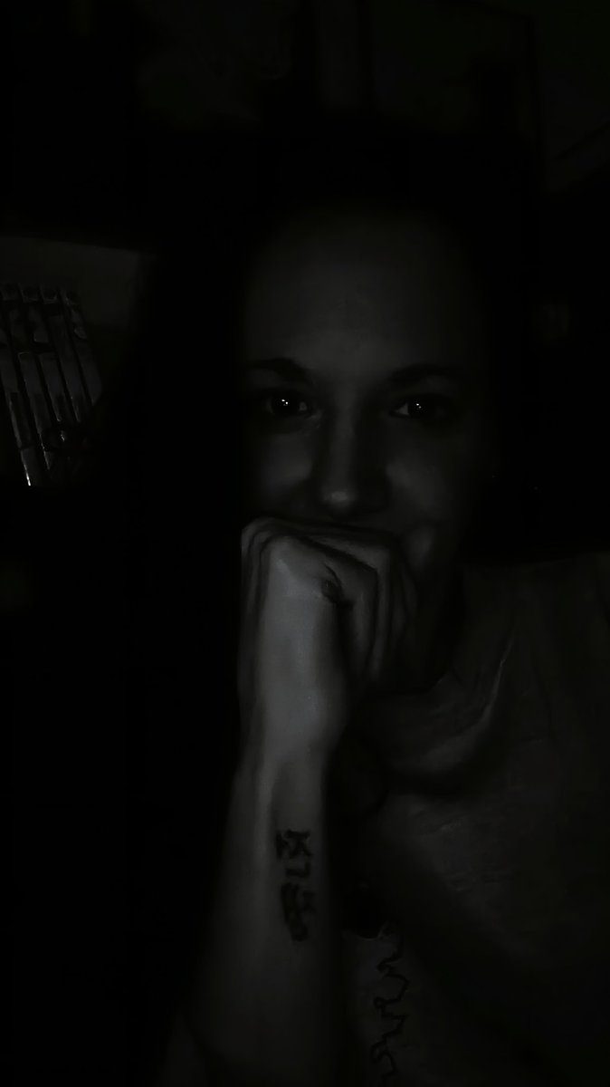 Je viens de me taper un fou-rire nerveux toute seule.. j'ai pris de l'avance sur mon marathon d'octobre et après avoir regardé Destination Finale 5, j'ai lancé la suite > Destination Finale 1. 
Je n'avais jamais prêté attention, alors que je l'ai vu x fois mais.. la date de