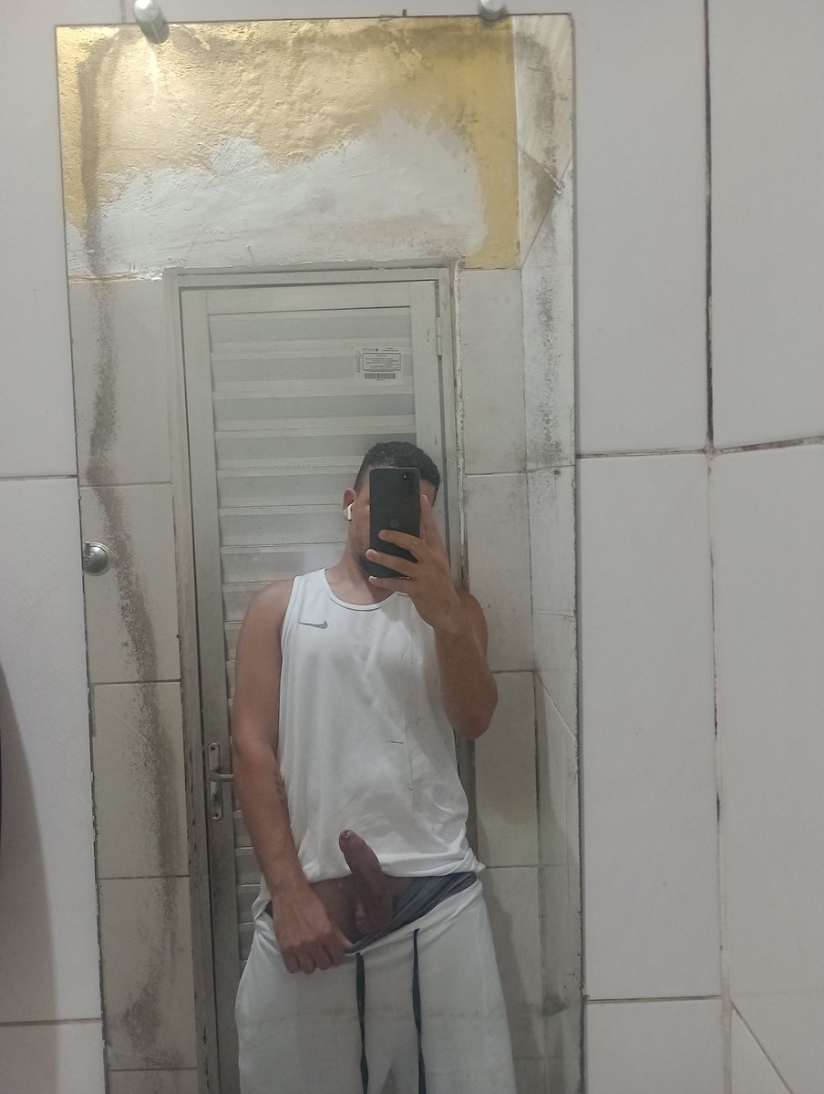 + 1 na academia 😼 sempre dá um tesão do carai queria algum de vcs lá 😏