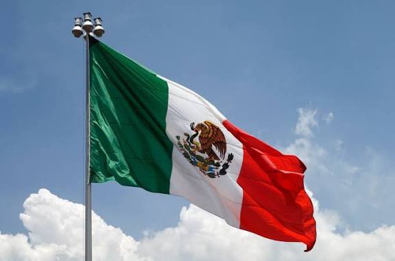 Un laurel para ti de victoria y un sepulcro para ellos de honor, México te llevo en mi corazón. #16deSeptiembre