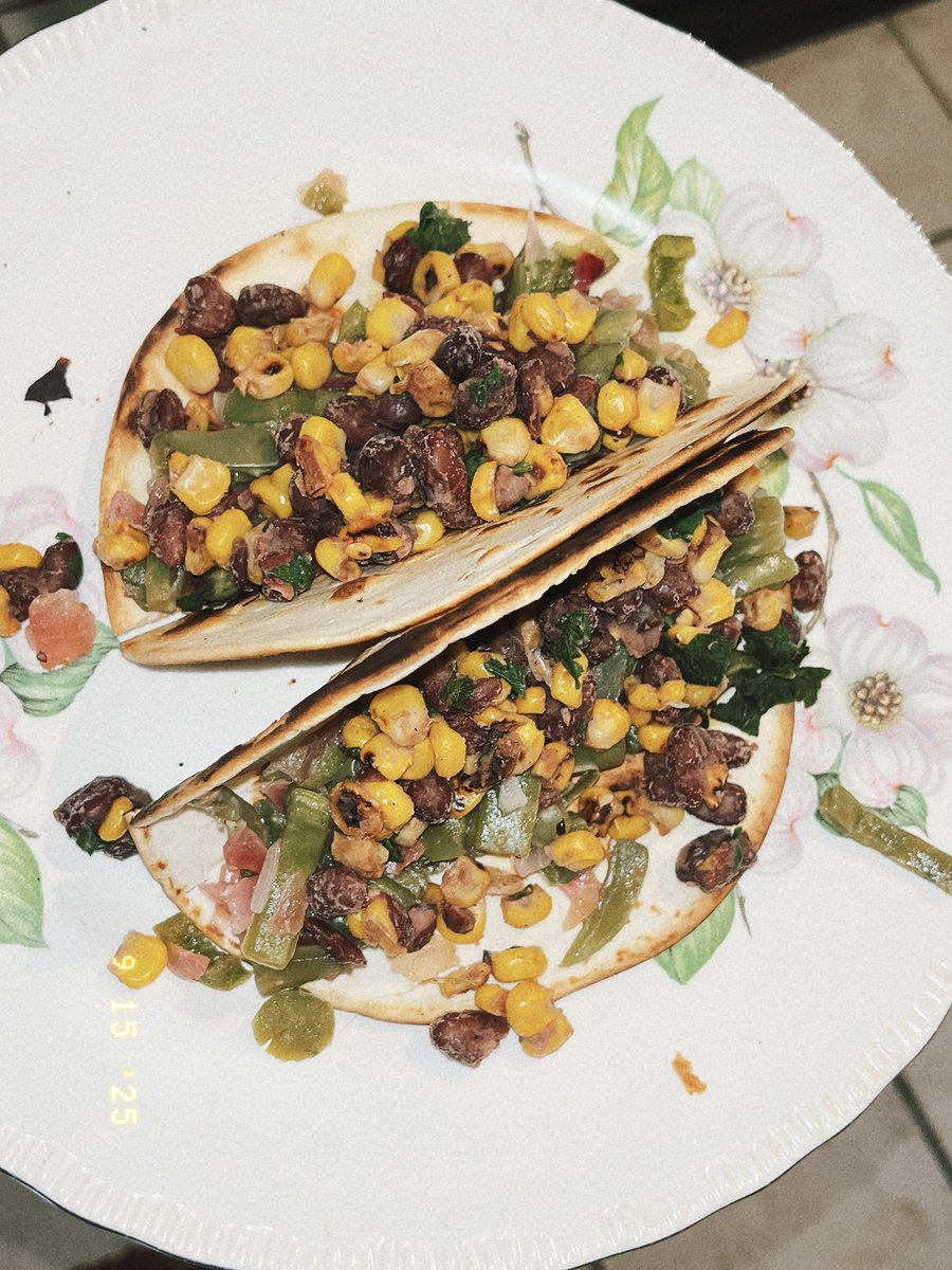 longhornbrit's tweet image. Finally made my nopales tacos with corn &amp;amp; black bean…it was more of a pico than a salsa 🤤 #MeatlessMonday