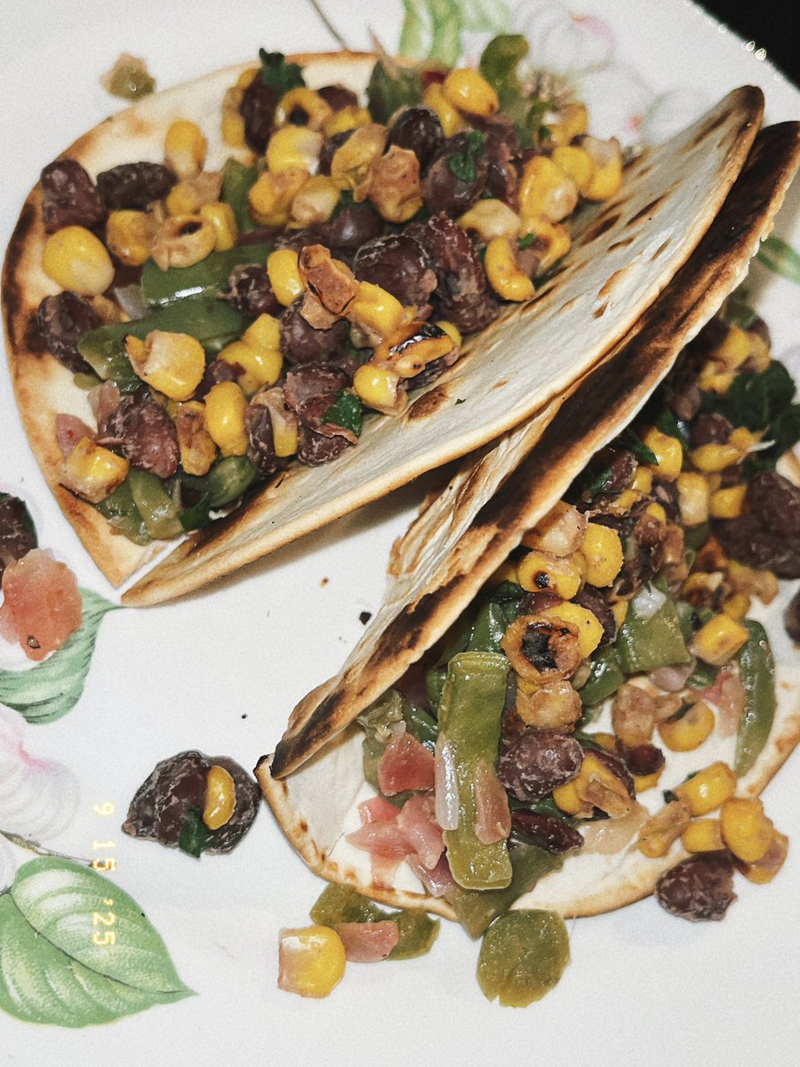 longhornbrit's tweet image. Finally made my nopales tacos with corn &amp;amp; black bean…it was more of a pico than a salsa 🤤 #MeatlessMonday