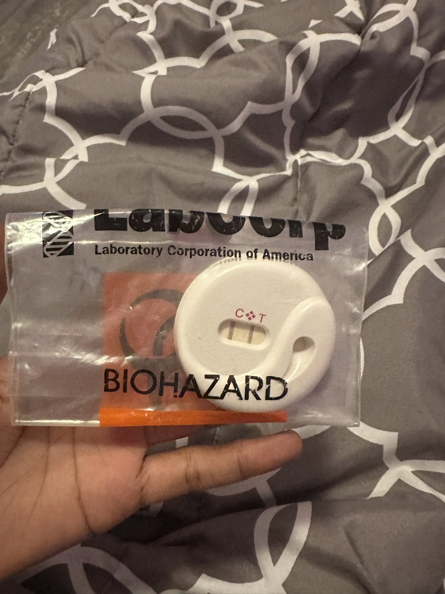she just pulled out the pregnancy test from when she found out she was pregnant with me.. this shit is 20+ years old 😭 then gon open the bag and say it smell like pee girl is you coo