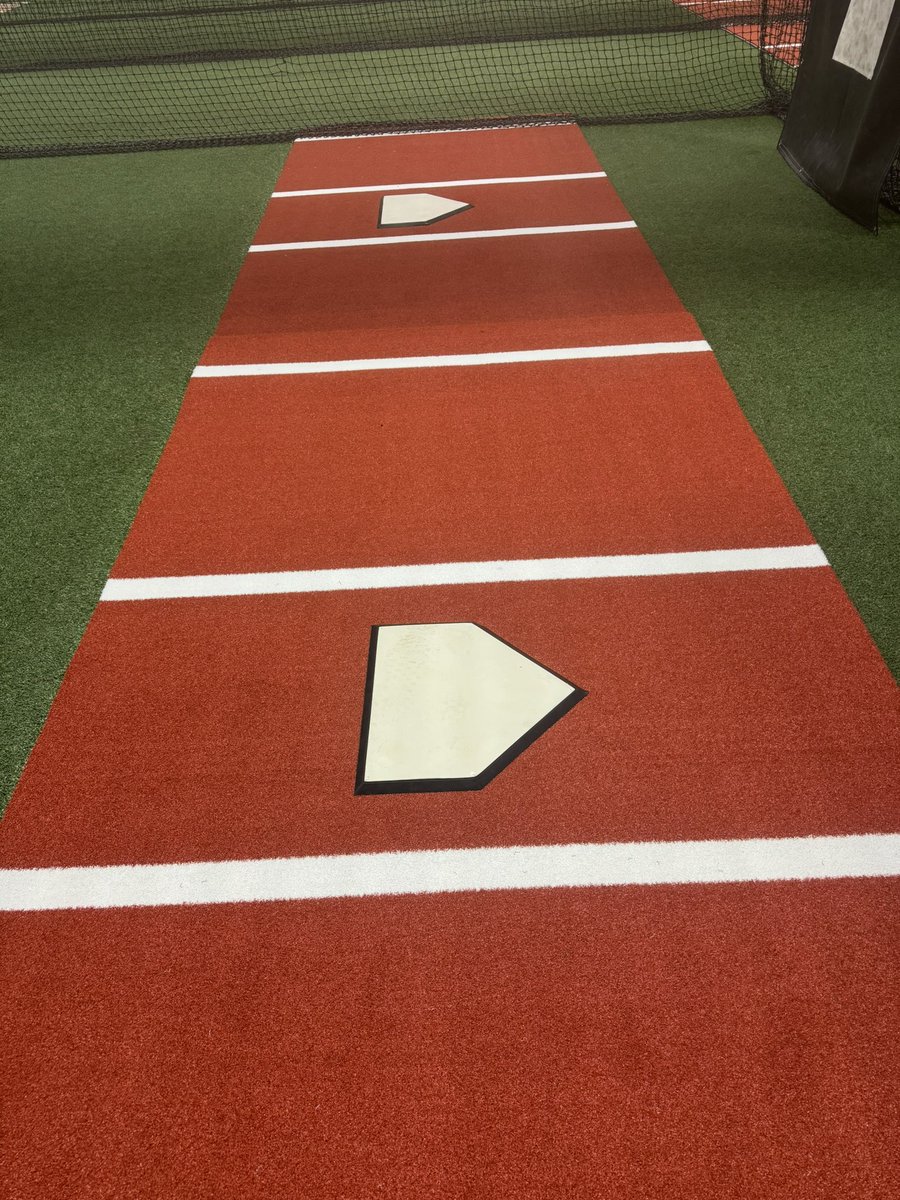 TaddGibby24's tweet photo. They have finally arrived - All the NEW hitting mats have invaded ESP! Looking 🔥🔥🔥🔥🔥 Also, new home plates throughout the facility! #ESPTrained #ESPHittingMats #ESPFamily #NewDecor https://t.co/9CcixgL7LC