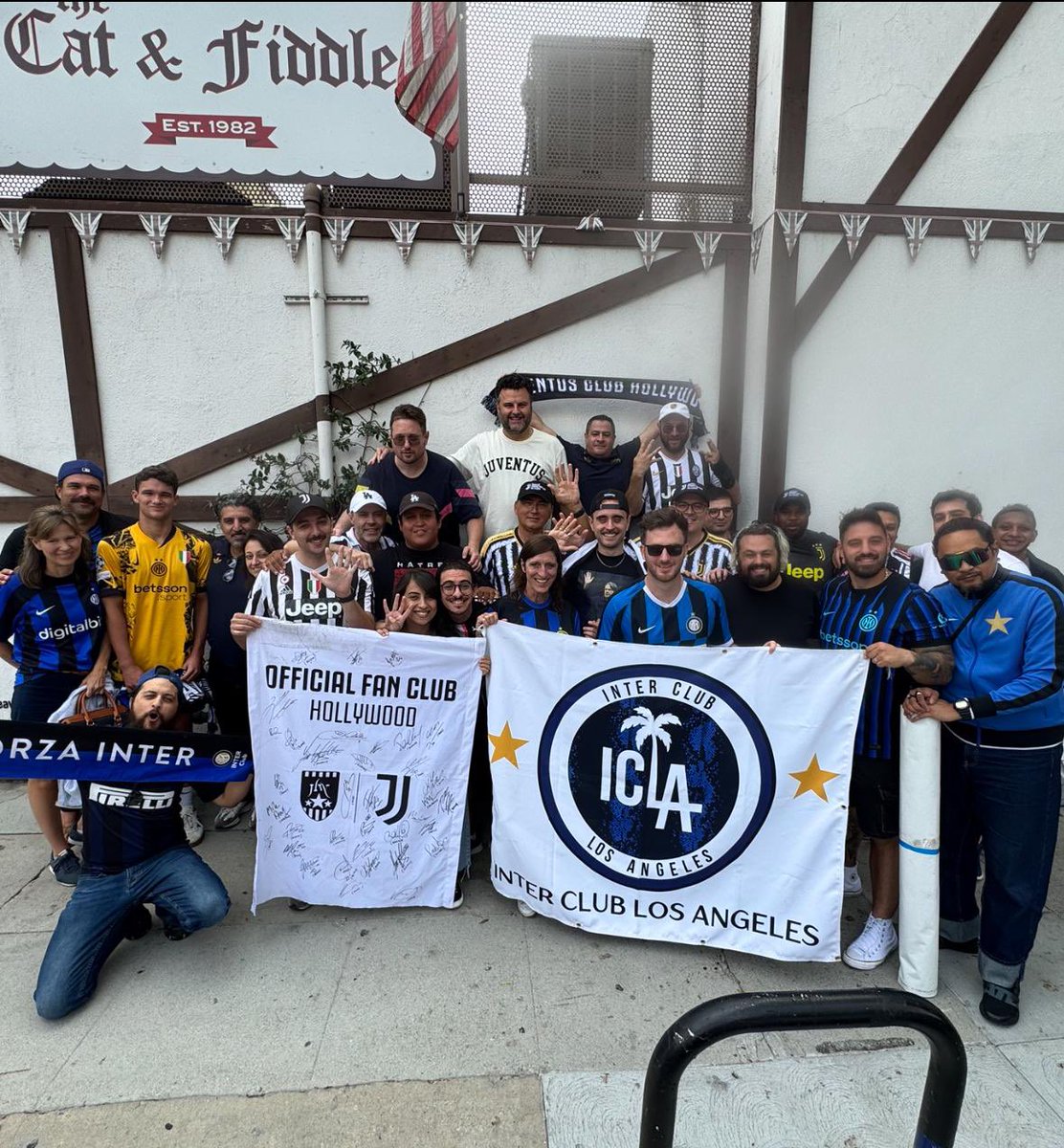 Carissimo avvocata e cara <a href="/fondazionejb/">Jdentità Bianconera</a> 

Colgo l’occasione per pubblicizzare il nostro watch party di sabato scorso con gli amici dell’ <a href="/InterClubLA/">InterClubLosAngeles</a> 

Abbiamo risp scherzato e ci siamo “presi per il culo” in maniera sana e amichevole.

#SerieA