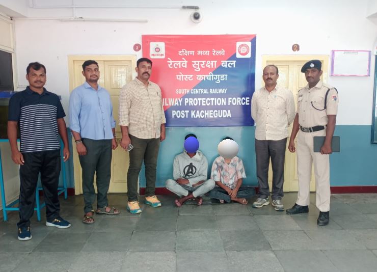 rpfscrhyb's tweet image. #opertionrailsamraksha @RPF_INDIA @rpf_scr1 @rpfpckcg "On 15.09.2025, RPF #Kacheguda apprehended 2 persons near Mossi Bridge for involvement in stone pelting on train engine (13.09.25). Linked to Cr.No.1028/25. Action taken, accused released on sureties.  #RPF"