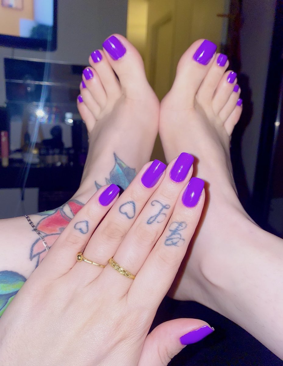 ONLYFANS.COM/QUEEN_RAINHA_