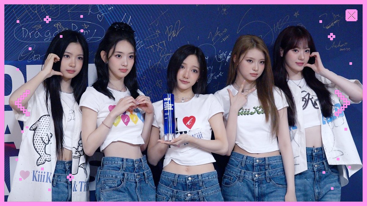 Kami mencintaimu, TiiiKiii—kata-kata yang terucap sambil meledak bersama lampu panggung, lalu terperangkap namun kini kami buka lewat video di 𝙗𝙖𝙡𝙞𝙠 K-World Dream Awards.