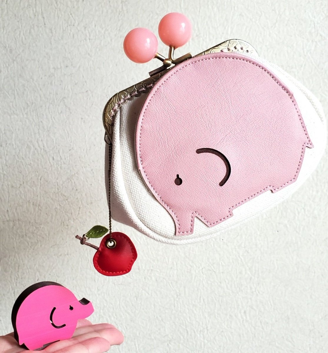 🍎リンゴ、あげる♪ ✩.*˚🐘👛
          《🌳nine-D🐘collaboration》
⟡.·*.···································⟡.·*.