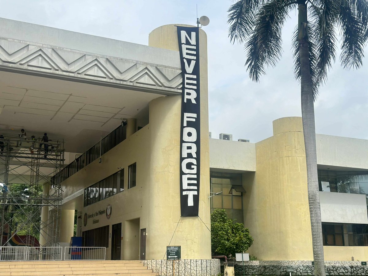 𝐋𝐎𝐎𝐊 | The call “NEVER AGAIN, NEVER FORGET” resounds as banners are raised atop the UP Mindanao Administration Building.

The initiative, spearheaded by the UP Mindanao University Student Council, marks the 53rd year since Ferdinand Marcos Sr. declared Martial Law and