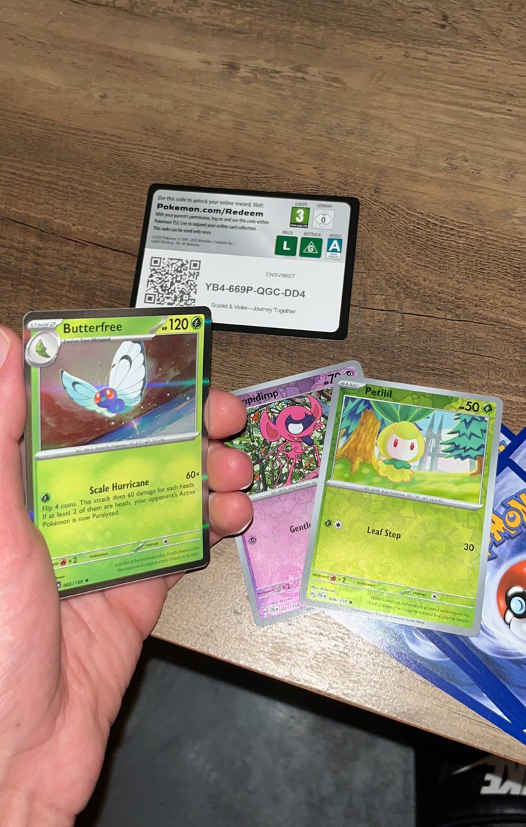 PoDoesPokemon's tweet image. Monday Night football pack! Will not be staying up for the full 10 o’c lock game tonight 😂 #JourneyTogether pack #1! #CodeCard #Pokemon #PokemonTCG