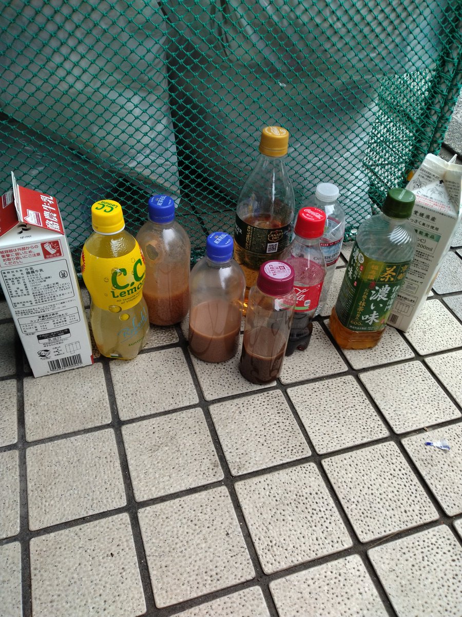 WzgstSPyvd85518's tweet photo. 当たり前の様に毎回
中身が入ったまま可燃ごみに
出してくる人もいます！
中身は捨てて洗ってくれると
本当に助かりますm(*_ _)m

特に缶詰めや缶コーヒー
瓶等はニオイも汚れも
酷いので綺麗にしてから
出してください｡°(°`ω´ °)°｡ https://t.co/3QmiNRY28q