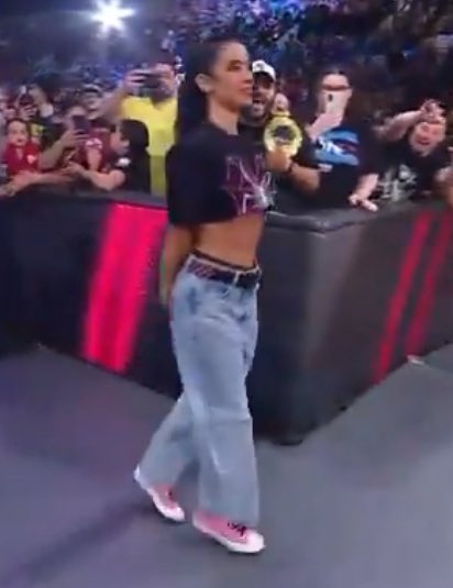 me likey aj lee return fashion