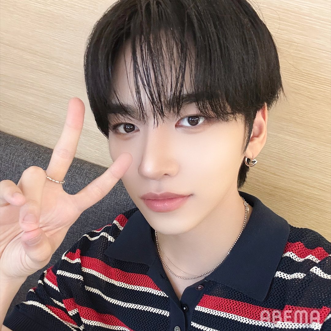 nSSign_ABEMA's tweet photo. 💛配信まであと3️⃣日💛
n.SSign 2nd ANNIVERSARY FANMEETING '2&amp;SSign' in JAPAN

【1部】9/27(土)よる7時~
【2部】9/28(日)よる7時~

⋱今日はハンジュンとカウントダウン🩵⋰

PPV通しチケットを購入すると…
n.SSignからの「ビデオメッセージ」がもらえる🎁

ビデオ通話風の動画をぜひ受け取ってね🌟