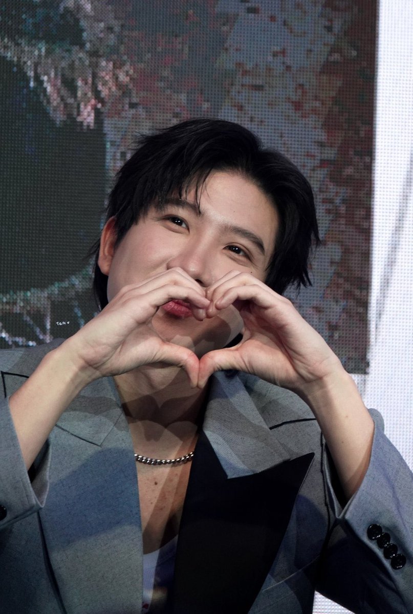 KanaphanFirst98's tweet photo. Never forget to stay true to who you are, my love, thank you for blessing this world with your existence.

I love you @myktnw 🥰🫂✨

#khaotungg https://t.co/0TeIxglpEF