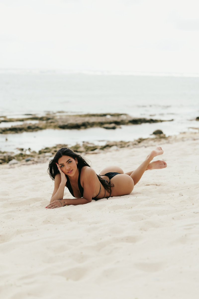 essencehoffmann's tweet image. Beachy