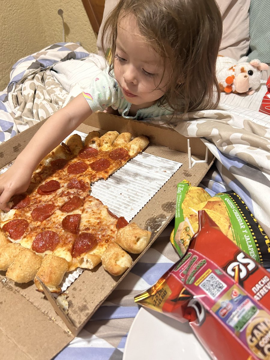 Andreaaapaa's tweet image. Hace un año tuvimos nuestra última pijama real de dos 🤍🤍