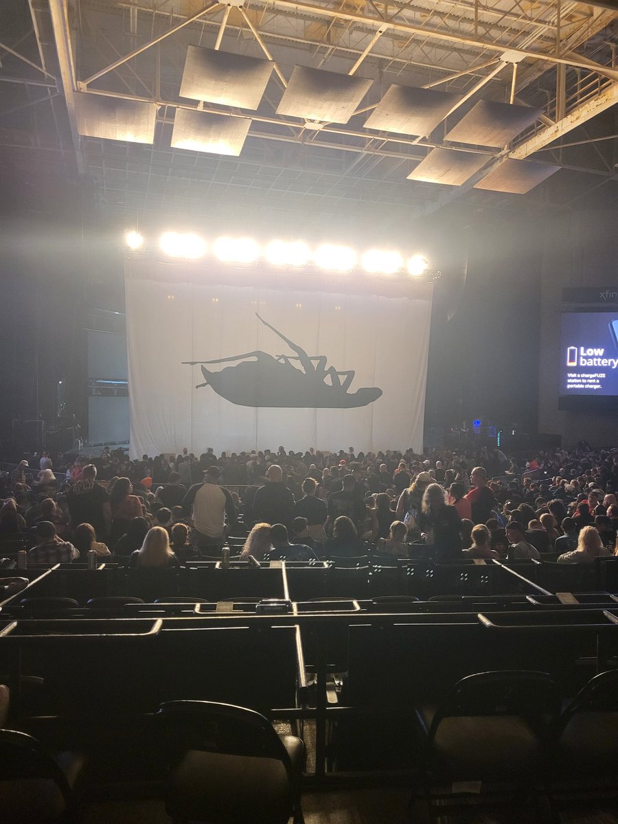 MLJadennn's tweet photo. Saw Hollywood Undead, Falling in Reverse, Rise Against, and Papa Roach this weekend! https://t.co/ruxT1A5PbU